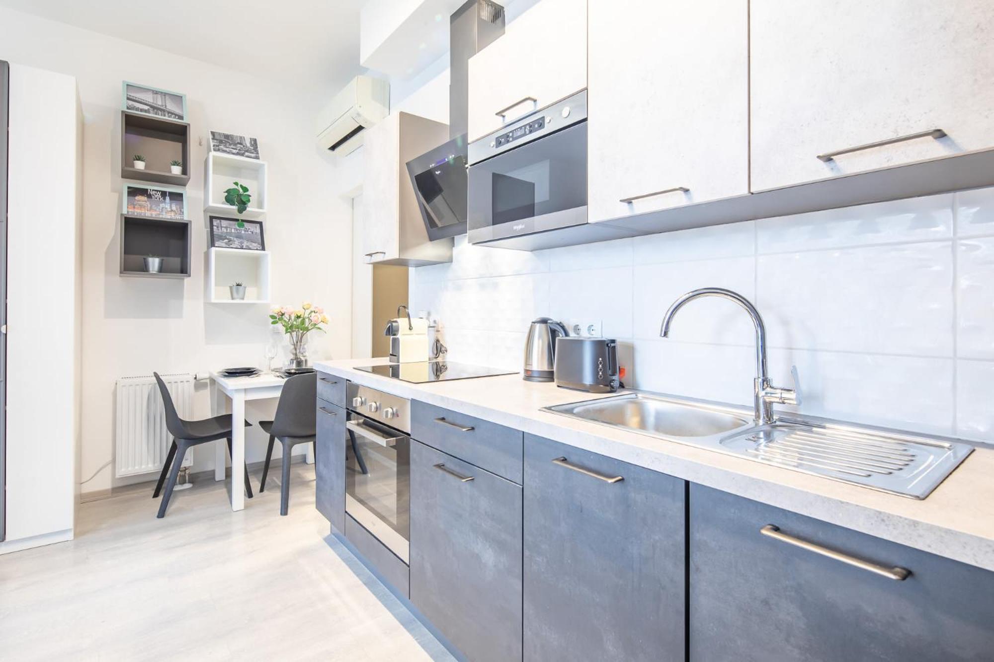 Balcony - Sunny - Modern Apartment Budapest